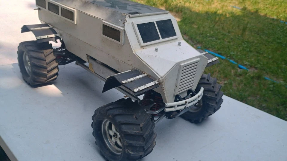 Traxxas E-Maxx Casspir MK3 District 9 Prototipo ibrido scaler su base E-Maxx - Immagine 1 di 4