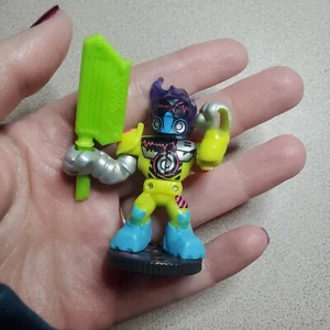 Legends of Akedo PowerStorm Synthfyre Mini Modellino da Battaglia - Foto 1 di 8