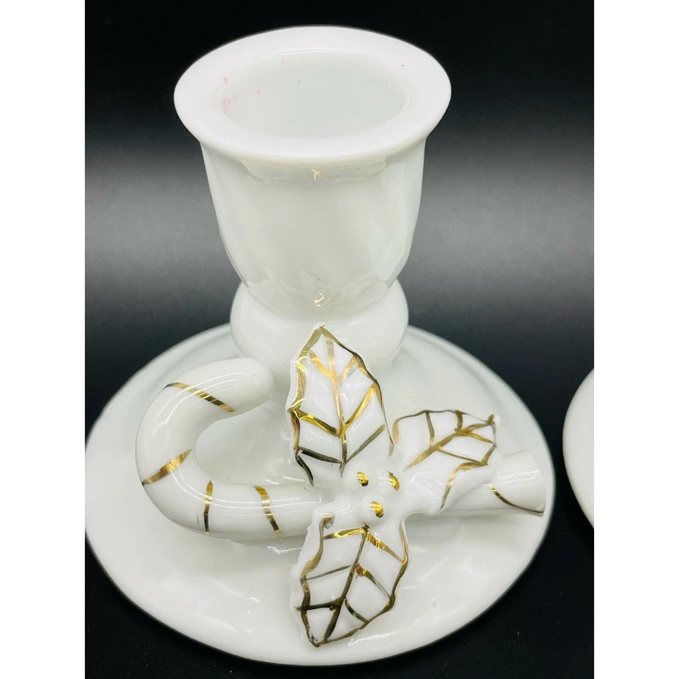 Par de candelabros de porcelana vintage de Navidad bayas de acebo bastón de caramelo Foto 1 de 4