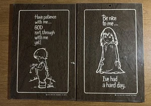 Vintage 1974 2 Lot Wood Wall Plaques Signs Decore Inspirational Sad God Be Nice - Picture 1 of 5