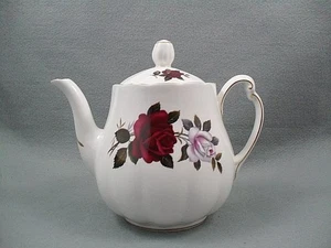 Colclough Amoretta Rose Teapot - Picture 1 of 1