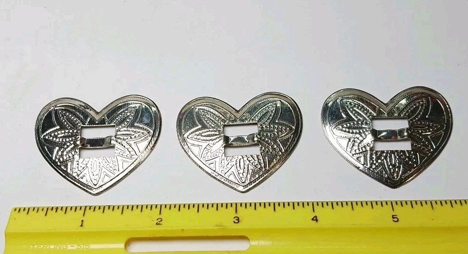Par de conchos de corazón - conchos ranurados con correa de metal estilo occidental - 1,75" Foto 1 de 1