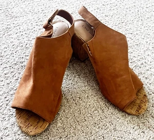 Lane Bryant Slingback-Pantolette offene Zehenpartie Gr. 10 W Wildlederimitat hellbraun zehenfrei Blockabsatz - Bild 1 von 8