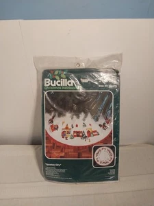 Vintage BUCILLA Felt JEWELED TREE SKIRT KIT Applique Christmas SPARKLE CITY - Picture 1 of 3