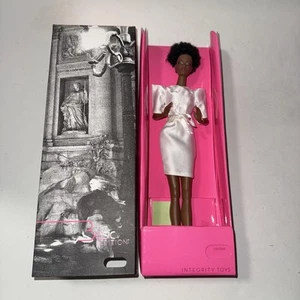 Integrity Toys Basic Edition Luscious Puppe 2010 neu (geöffnete Verpackung). Sehr selten. - Bild 1 von 15