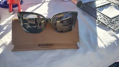 Burberry Meryl Polarized Women's Blk Butterfly Sunglasses BE4393F 405181 54 - IT - Image 1 of 4