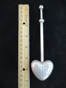 Piatto vintage retrò argento forma cuore ~ manico a spinta ~ insolito ~ infusore tè - Foto 1 di 5