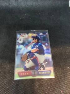 2002 Fleer Ultra - #7 Ivan Rodriguez - Picture 1 of 2