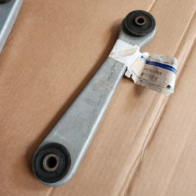 NUEVO OEM Ford brazo de control superior trasero 8W1Z-5500-A Crown Victoria Town Car 98-10 Foto 1 de 3