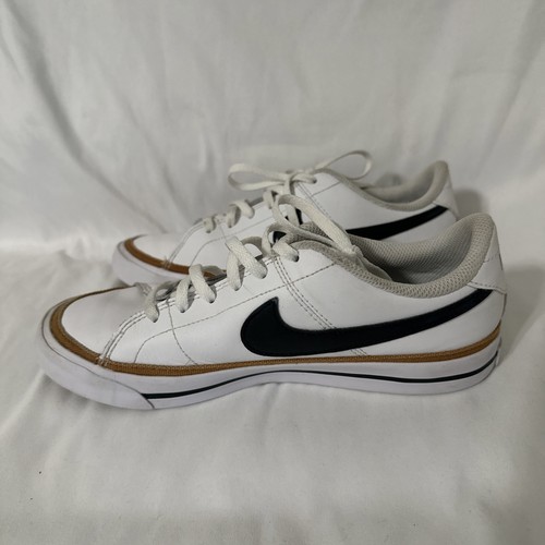Scarpe da tennis Nike Court Legacy GS basse bianche nere DA5380 102 giovani taglia 5 anni oro