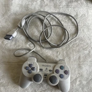 Sony Playstation DualShock Analog Controller: Gray (SCPH-98050) - Picture 1 of 6