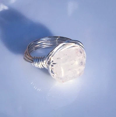 Anillo de plata envolvente de alambre de piedras preciosas de cuarzo cristal, tamaño personalizado, joyería de salud Foto 1 de 4