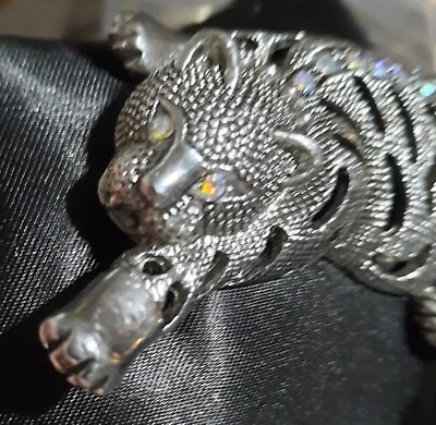 Broche prendedor de tigre, leopardo de nieve tono plateado de colección con detalles de piedra AB 3,5" X 1,5" Foto 1 de 4