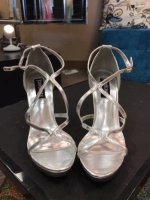 Tony Bowls Cassie Sandalia Plateada Desfile Gala Zapatos Nuevos en Caja Talla 6 Foto 1 de 4