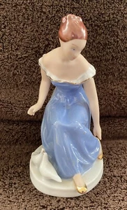 Vintage handbemalte Royal Dux Aschenputtel Porzellan Figur & Glas Hausschuhe - Bild 1 von 12