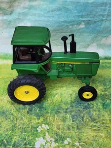 John Deere Tractor Model 4450 Diecast Metal Replica ERTL 1/16 Made in USA - Picture 1 of 4