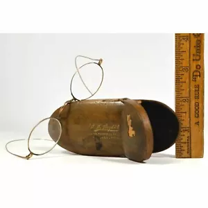 Antiguo PRIMITIVO ESTUCHE DE GAFAS DE MADERA Estilo Agitador con GAFAS (Rotas) DORADAS? - Imagen 1 de 11