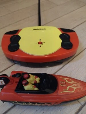 Vintage Radio Shack ‘Boiling Point’ RC Mini Boat w/ Remote Control 60-4407 - Image 1 of 4
