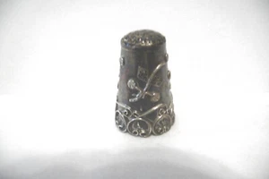 THIMBLE VINTAGE STERLING SILVER MEXICO HALLMARKED WITH APPLIED WIRE - Picture 1 of 7