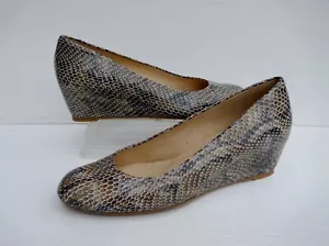 NEU RUSSELL + BROMLEY STUART WEITZMAN BEIGE + SCHWARZ SCHLANGENMUSTER LEDER SCHUHE UK 7,5 - Bild 1 von 16