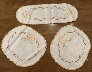 Vintage 3 Piece Hand Embroidery Dresser Set Doilies Estate Heirlooms - Picture 1 of 3