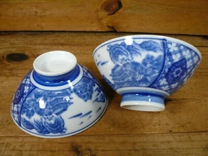 Japanese Set of 2 Fine Porcelain Footed Soup Bowls Pagoda Blue & White - Picture 1 of 2