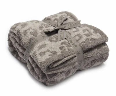 ¡NUEVO CON ETIQUETAS!  Manta BAREFOOT DREAMS “In The Wild”, lino/gris cálido, 54” X 72” Foto 1 de 4