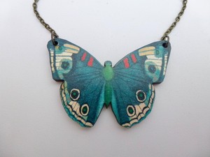 Atemberaubend lebendige Aquamarin Blau Butterfly Antik Bronze Halskette Anhänger 18