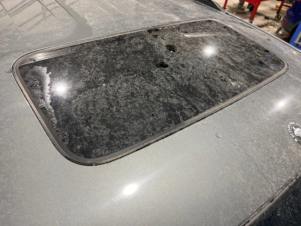 2005 - 2008 Honda Pilot Sun Moon Roof Glass (Glass Only) - Image 1 of 1