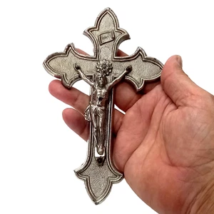 Enorme Crocifisso Antico Religioso Croce Metallo Fisso su Porta Colore Argento Bello Vecchio - Foto 1 di 24