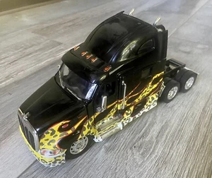 Jada Toys Road Rigz 1:32 Peterbilt Model 387 Tractor Black w/Flames RARE - Picture 1 of 9