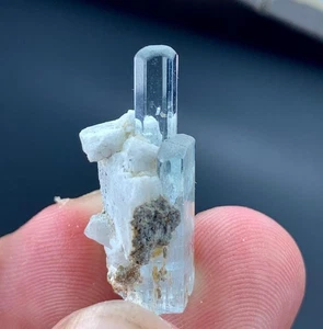 Espécimen de cristal de aguamarina natural de 15 quilates de Skardu Pakistán - Color raro - Imagen 1 de 1