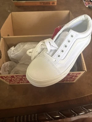 Nuevas furgonetas blancas para niños talla 13 Foto 1 de 3