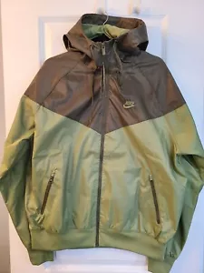 Nike Sportswear Windrunnerjacke Alligator Olive Herren Gr. Medium DA0001-334 - Bild 1 von 5