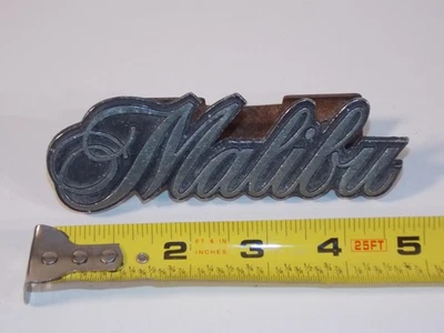 De colección 1976 77 Chevrolet Chevy Malibu Coche Vehículo Parrilla Delantera Emblema Insignia 364460 Foto 1 de 4