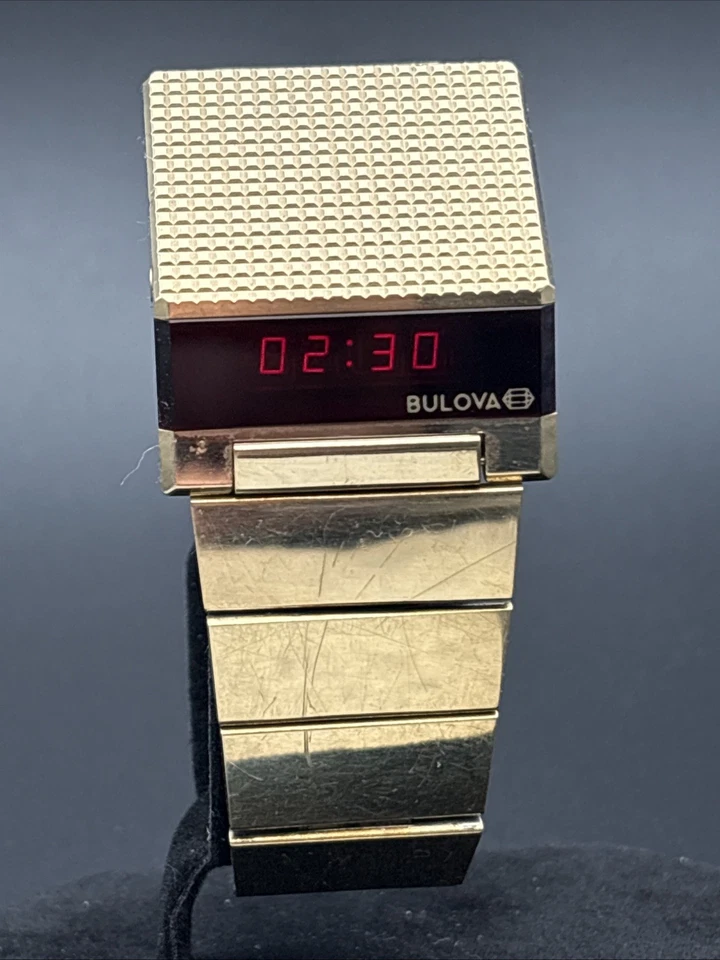 Reloj Pulsera Vintage 1976 Bulova Computron Hombre Digital LED Tono Dorado - Leer Foto 1 de 4
