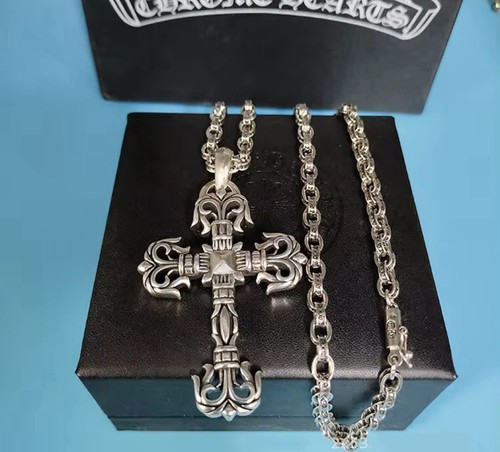 CHROME HEARTS Collana stile cuori cromati