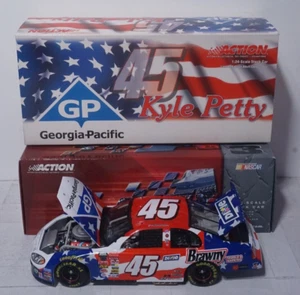 Action Kyle Petty #45 Georgia-Pacific 2004 Intrepid 1:24 Replica Diecast Nascar - Picture 1 of 9