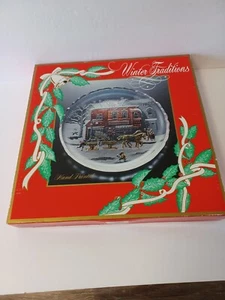 Vtg "Winter Traditions" Christmas Holiday 14" Round Platter 1990 Crystal Clear - Picture 1 of 6