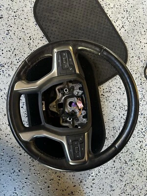 Chevrolet Suburban 1500 2023 Steering Wheel 2833164 - Image 1 of 4