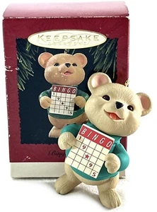 "Adorno de Navidad Hallmark Keepsake 1995 Bingo Bear 2,5""" - Imagen 1 de 5
