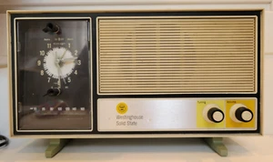 Vintage Westinghouse Solid State Clock Radio Model RC41N570 Aspen Green / White - Picture 1 of 16