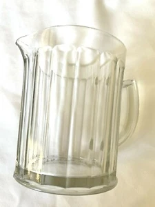 Glaskrug 1 Quart klar getäfelte Seite hat Ausguss 6-1/8" hoch 6-3/4" breit  - Bild 1 von 8