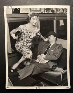 VINTAGE PRESS PHOTO: SID CAESAR & NANETTE FABRAY THE COMMUTERS FP242 - Picture 1 of 9