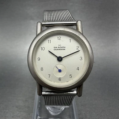 Relógio Skagen Feminino 28mm Mostrador Prata Tom Prata Pequenos Segundos Redondo Nova Bateria - Imagem 1 de 4