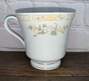 Taza de té de porcelana fina vintage. Rosas inglesas amarillas blancas años 70 - Imagen 1 de 4