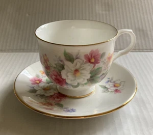 Tazza da tè e piattino floreale Sadler Wellington Fine Bone China England bordo oro - Foto 1 di 6
