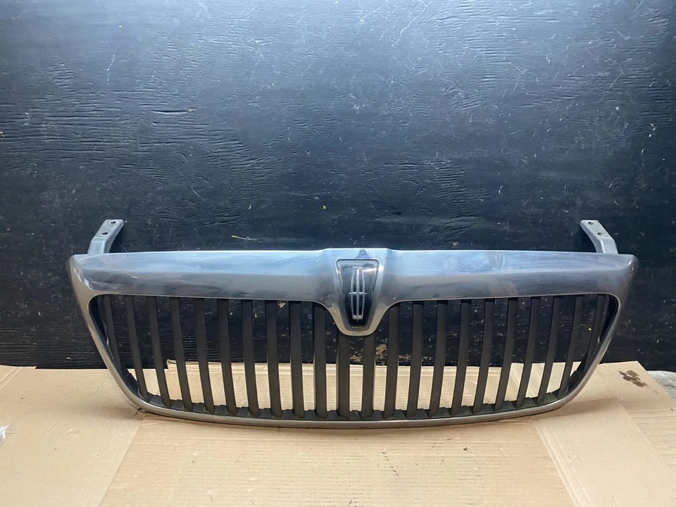 Parrilla superior delantera Lincoln Navigator 2003-2006 V2669 DG Foto 1 de 4