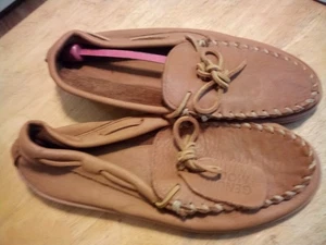 Nuovi mocassini Minnetonka uomo vera pelle d'alce classici, marrone 10/10,5/11 nuovi - Foto 1 di 7