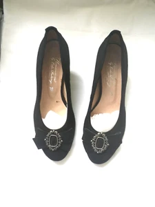 Himmelblau by Lola Paltinger Trachtenpumps mit Schmuckapplikation schwarz Gr. 38 - Bild 1 von 4
